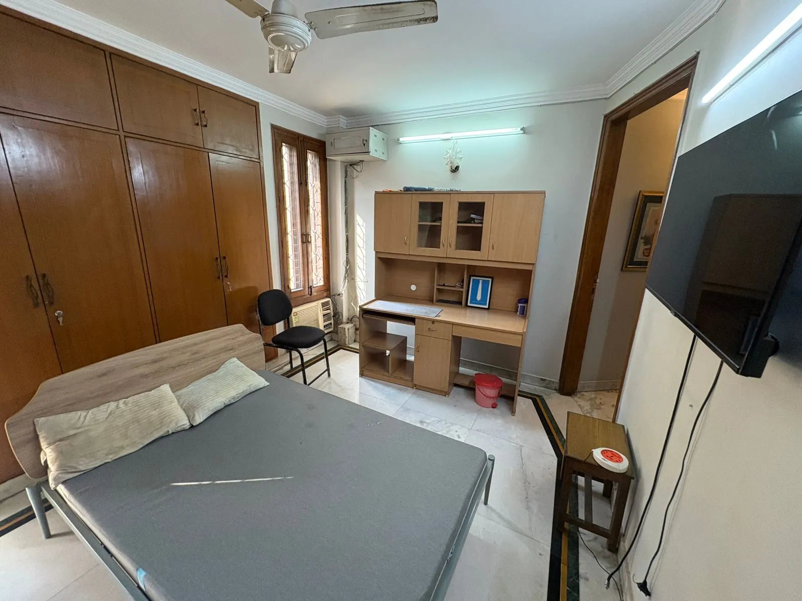 3 BHK Fully Furnished Apartment for rent in Lajpat Nagar New Delhi