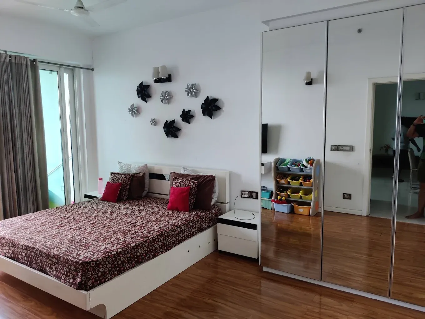 3 BHK Fully Furnished Apartment for rent in DLF Phase 5 Gurugram