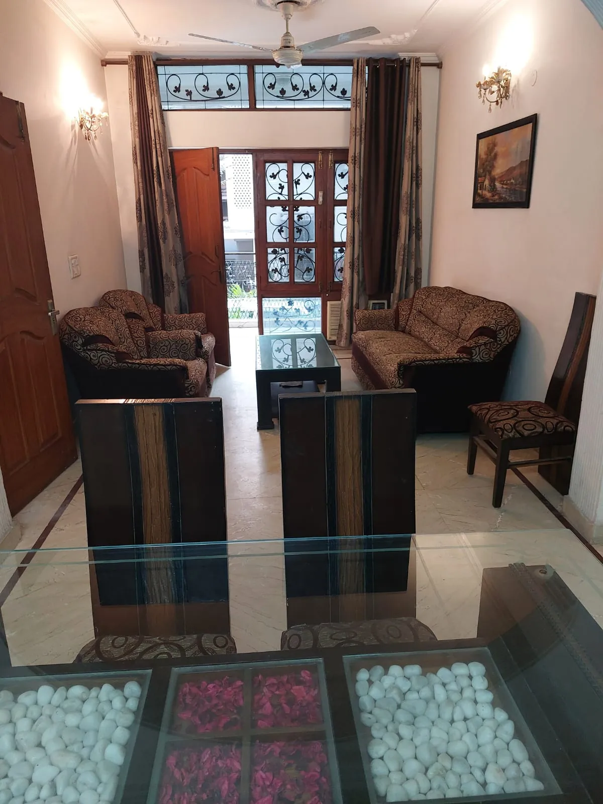 2 BHK Fully Furnished Independent Floor for rent in East of New Delhi