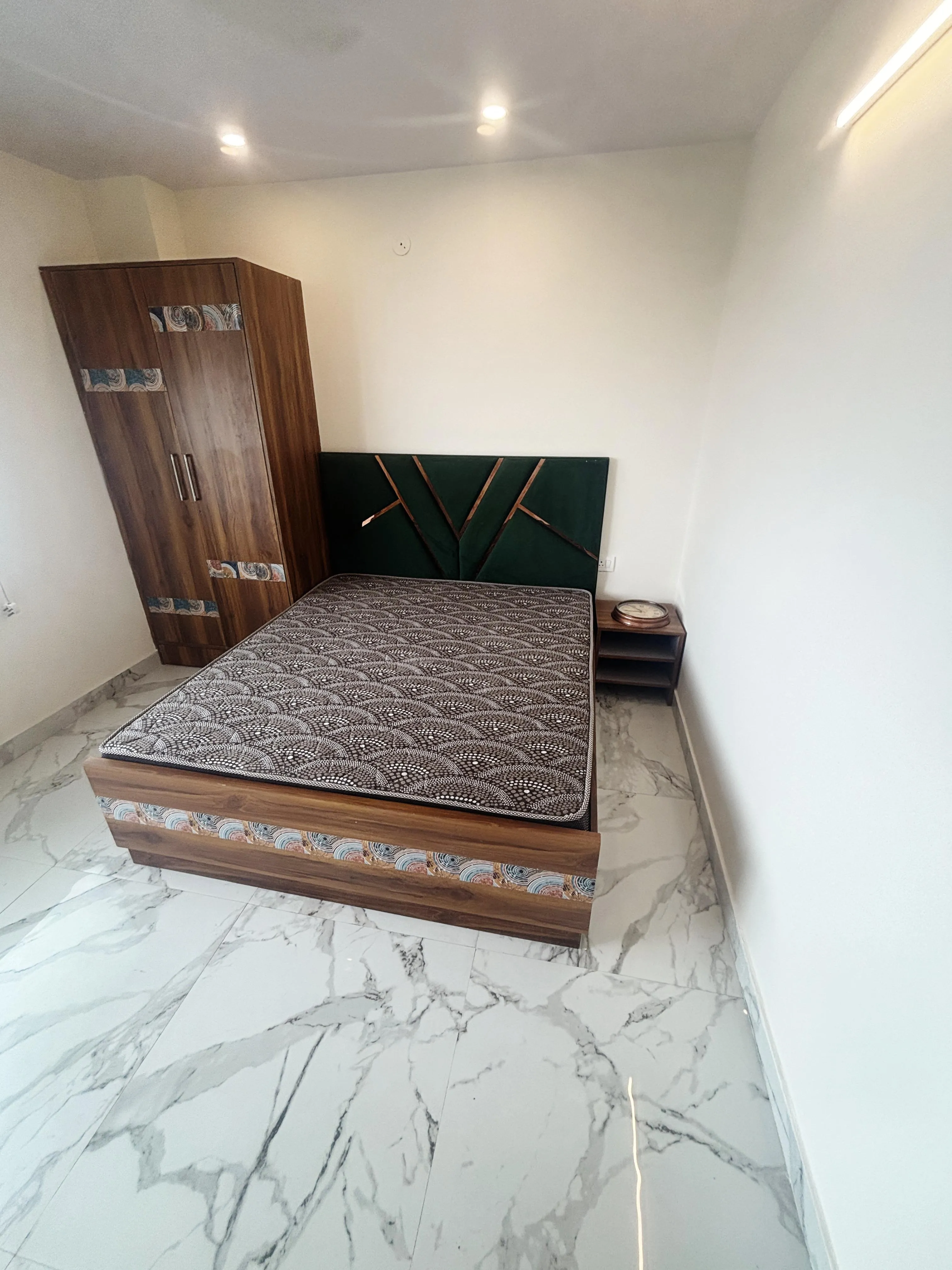 1 BHK Semi Furnished Apartment for rent in DLF Phase Gurugram