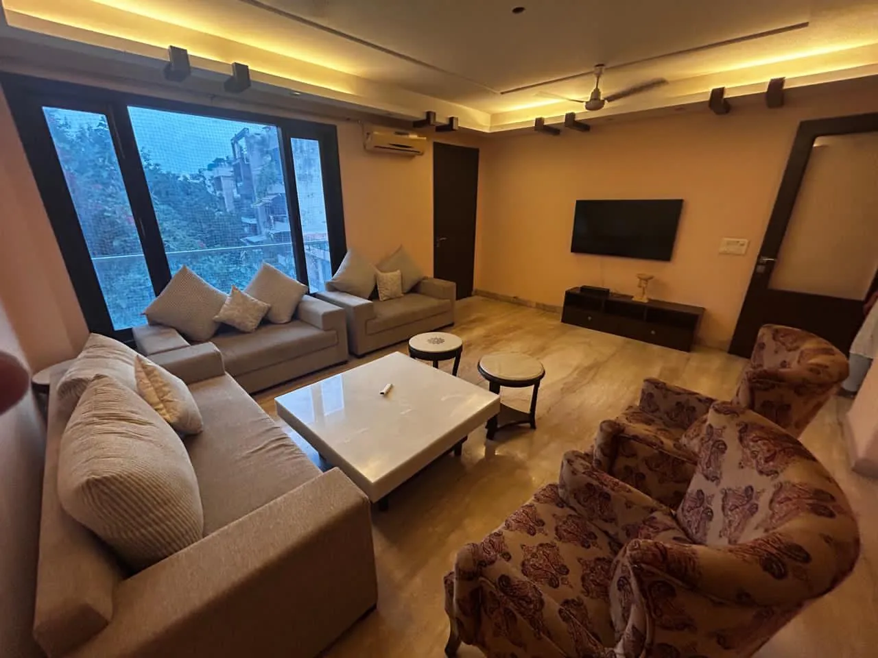 3 BHK Fully Furnished Room for rent in Chittaranjan Park New Delhi