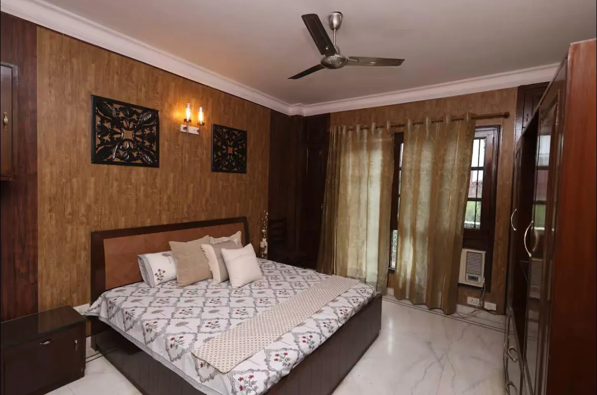 3 BHK Fully Furnished Apartment for rent in 6 Chittaranjan New Delhi