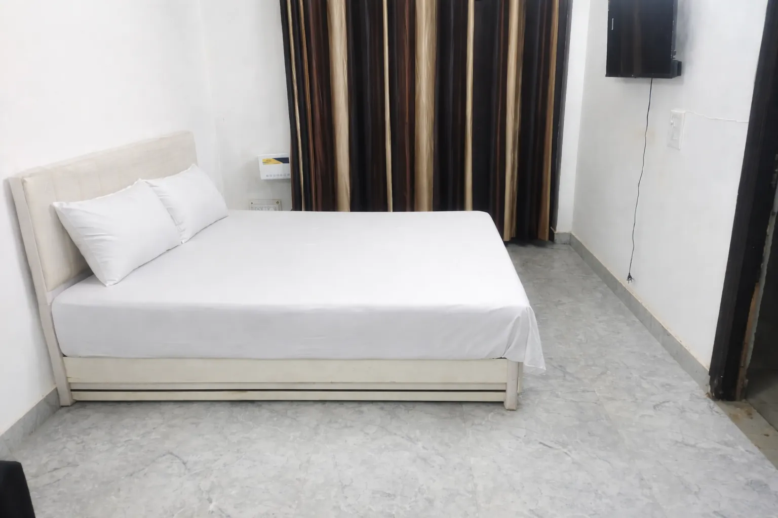 1 Rk Fully Furnished Room for rent in Sushant Lok Gurugram