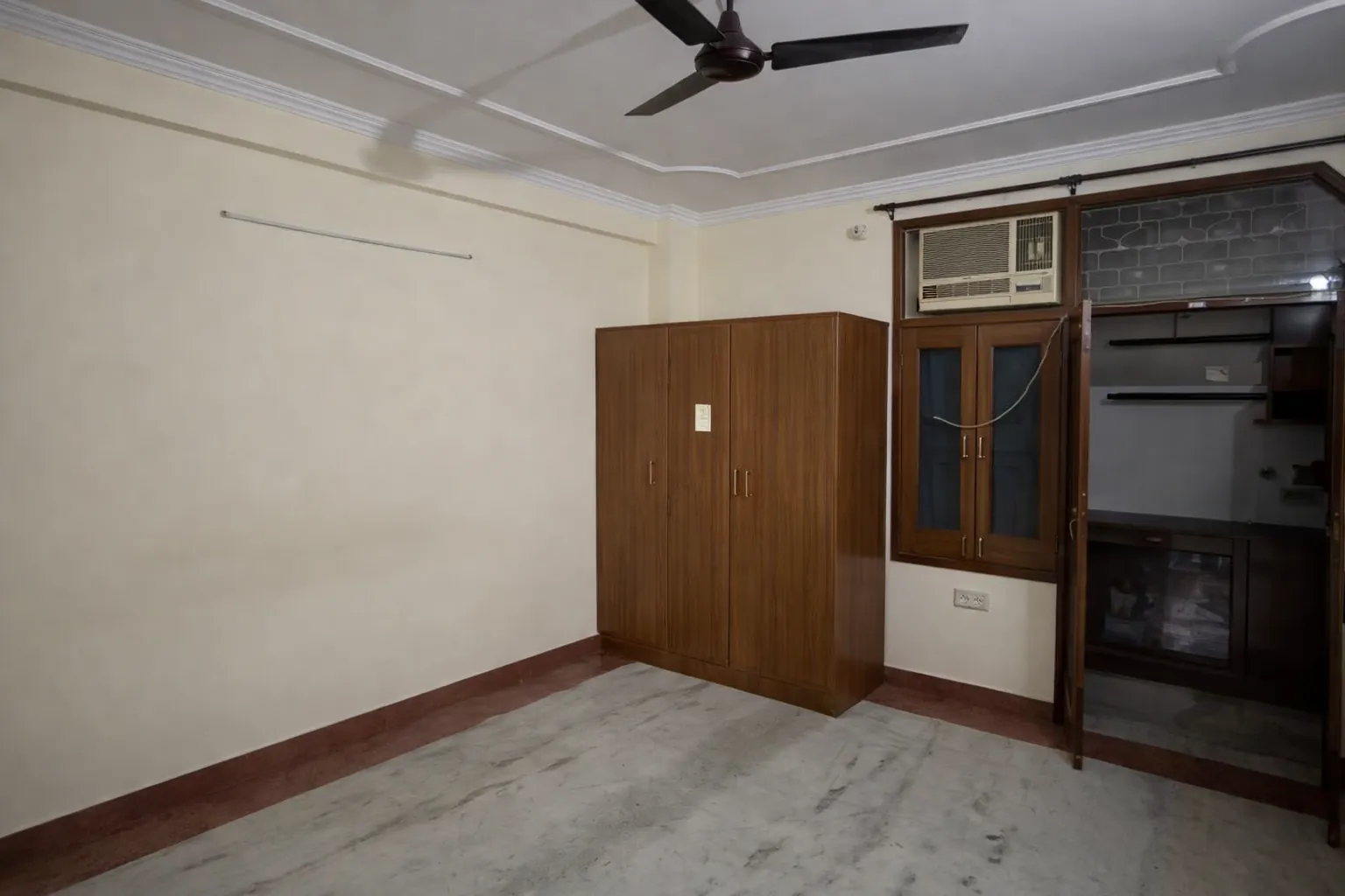 2 BHK Semi Furnished Apartment for rent in Sector 20 Noida