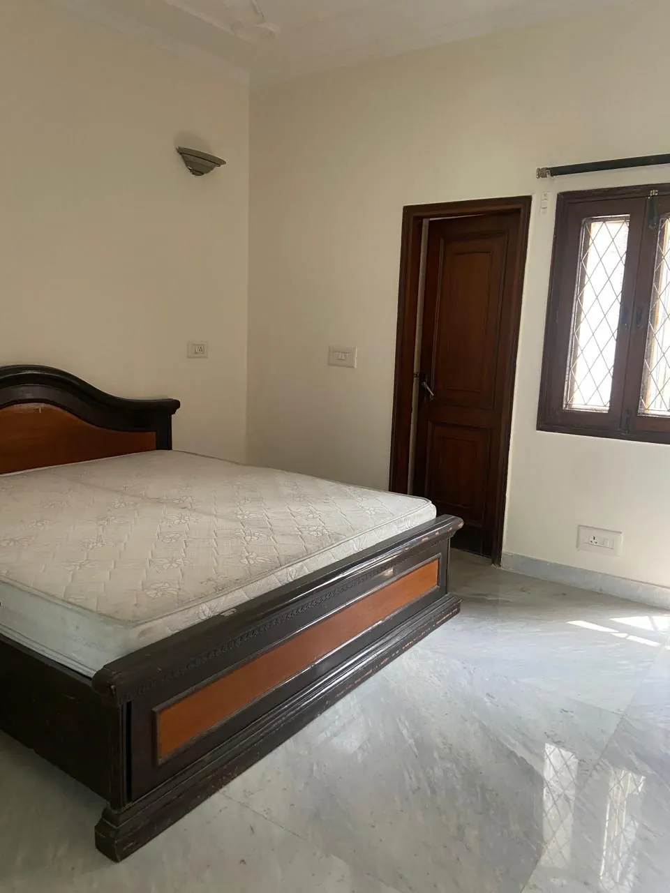2 BHK Semi Furnished Apartment for rent in Sector 27 Noida