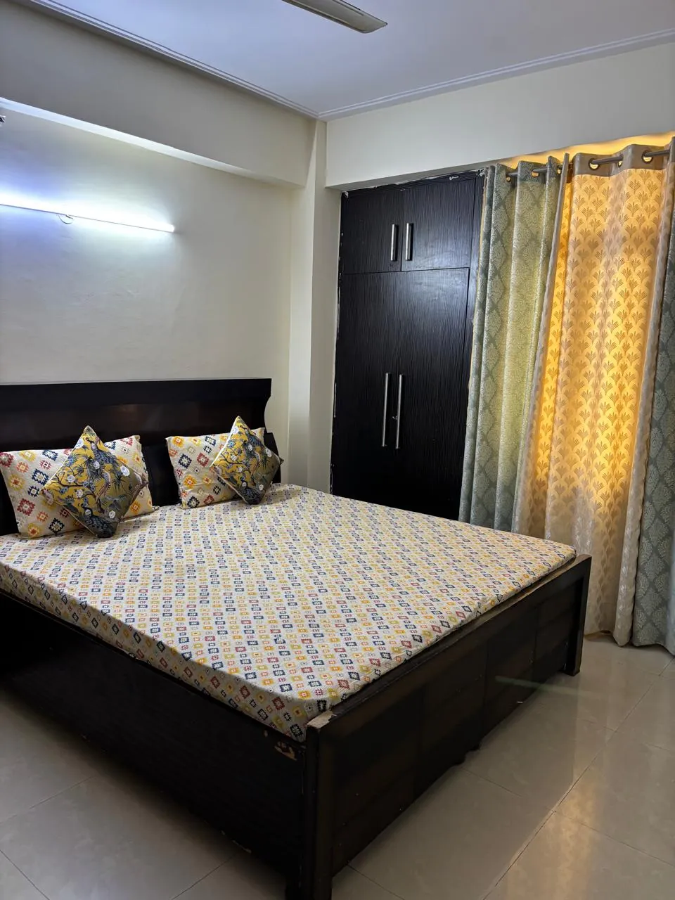 3 BHK Fully Furnished Apartment for rent in Supertech 34 Noida