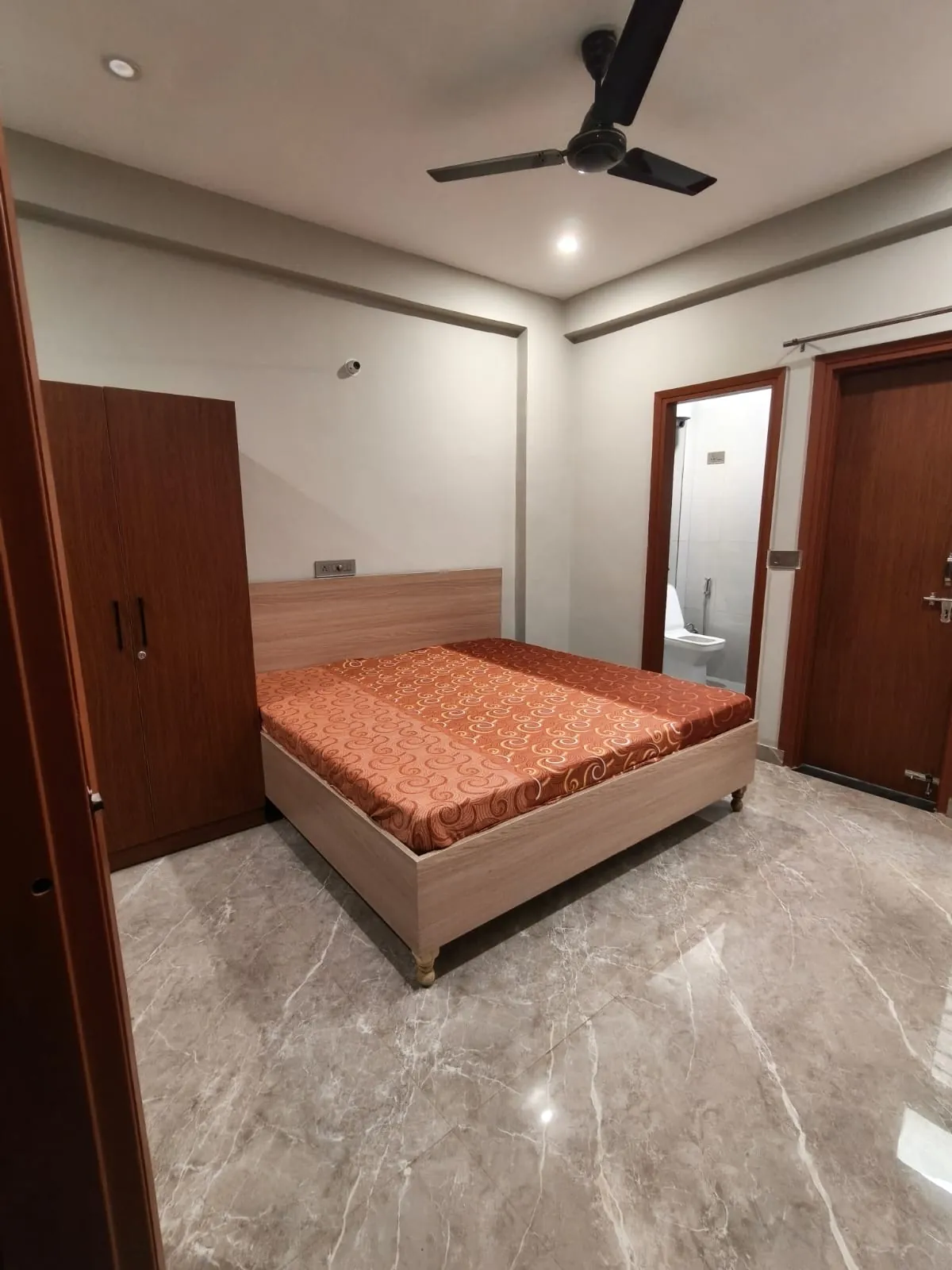 1 Rk Independent Floor