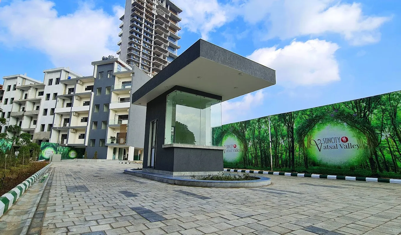 2 BHK Semi Furnished Apartment for rent in C4PQ+F4G Suncity Gurugram