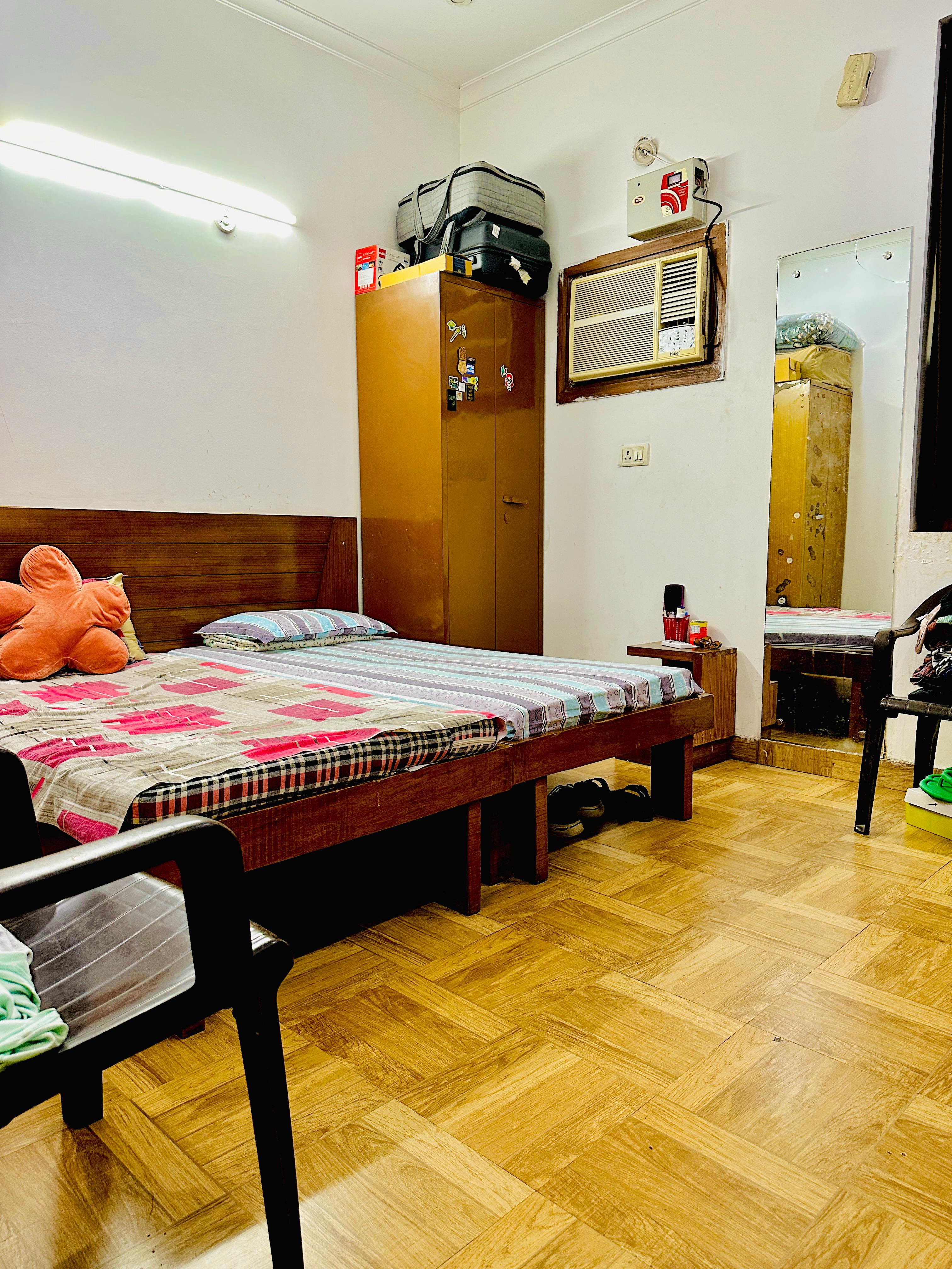 Girls PG for Rent in Sector 14, Gurgaon