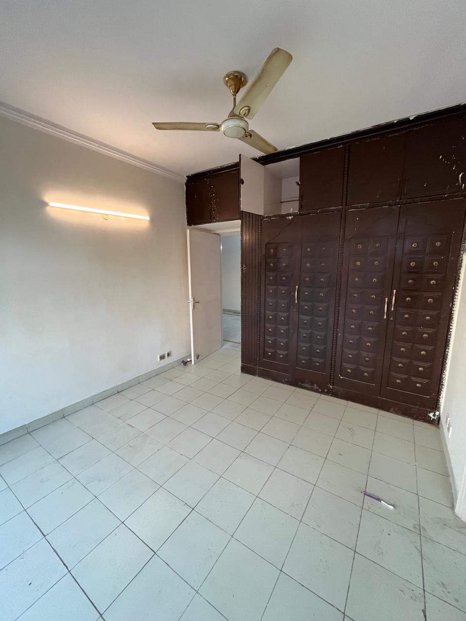 3 BHK Semi Furnished Apartment for Rent in Essel Towers, Gurugram