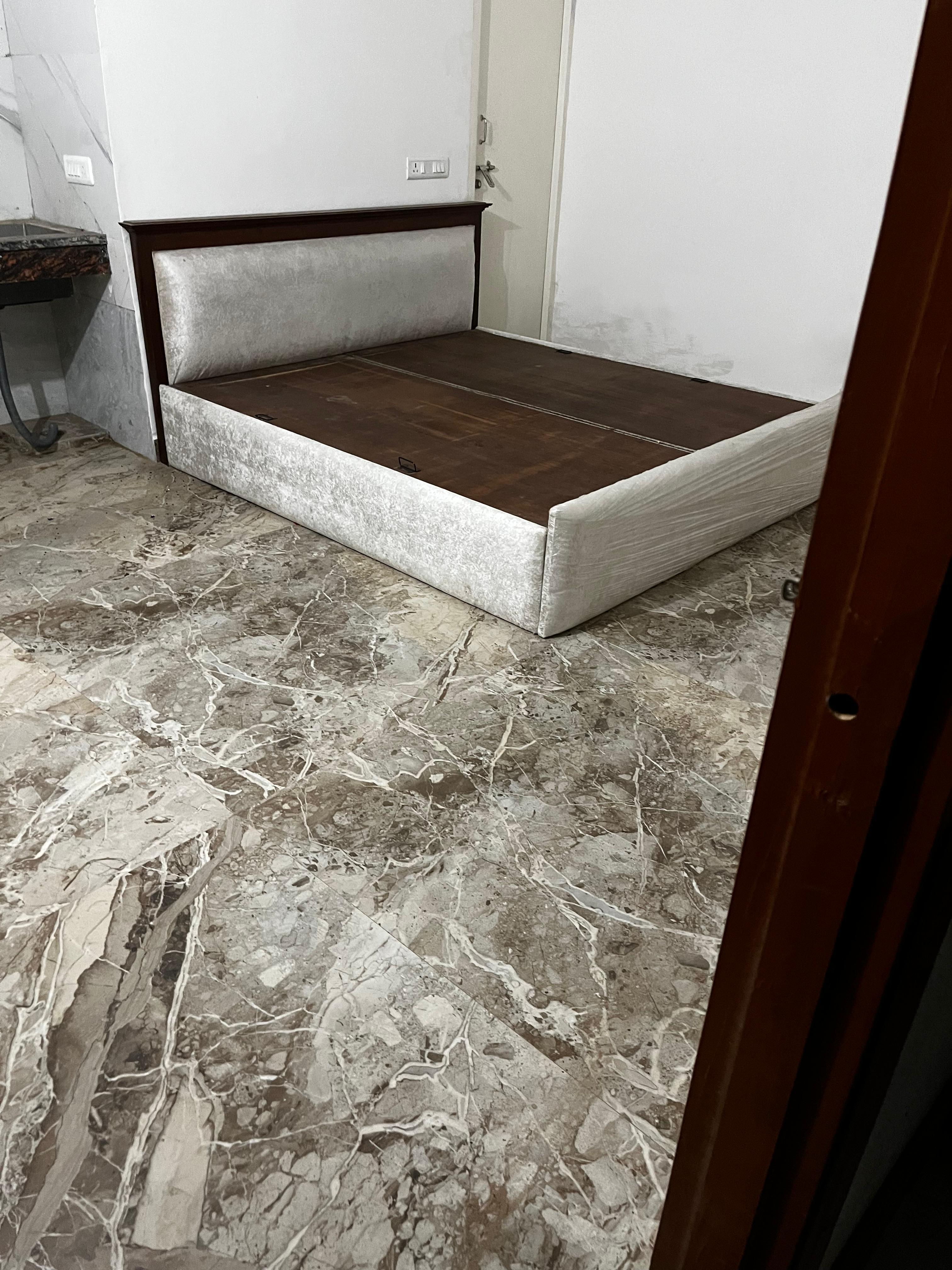 1 Rk Semi Furnished Private Room for Rent in Sector 72, Gurugram