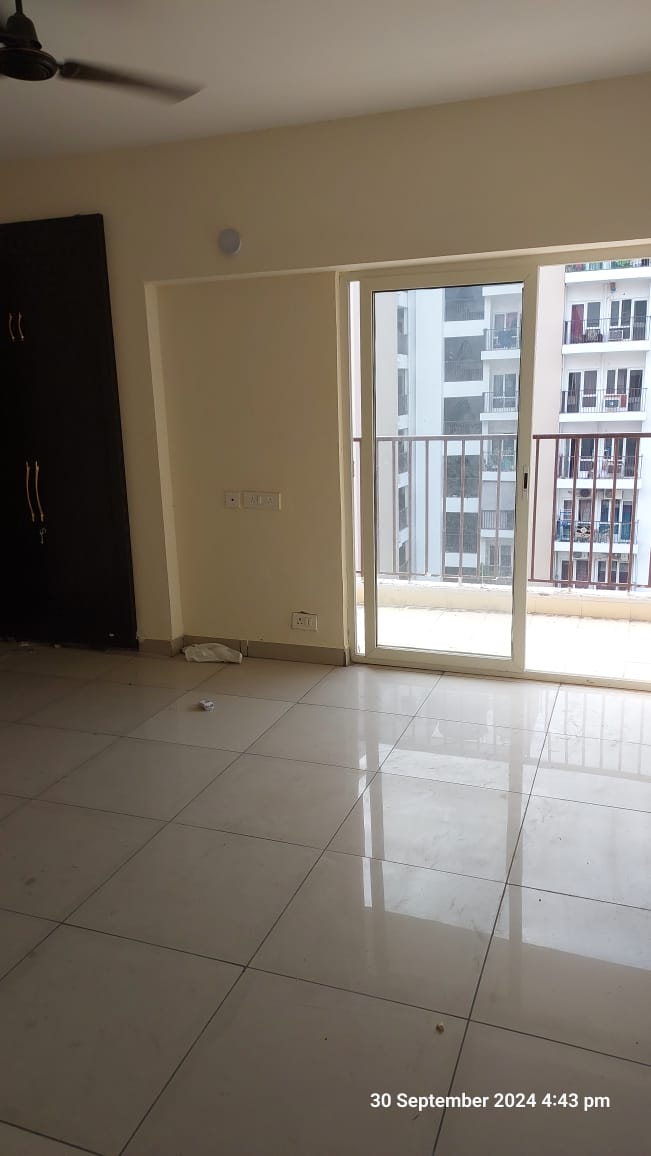 3 BHK Semi Furnished Apartment in Ajnarale Garden, Ghaziabad