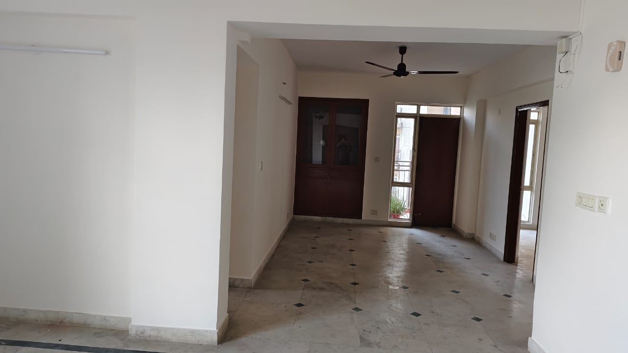 4 BHK Semi Furnished Flat for Rent in Essel Towers, Gurugram