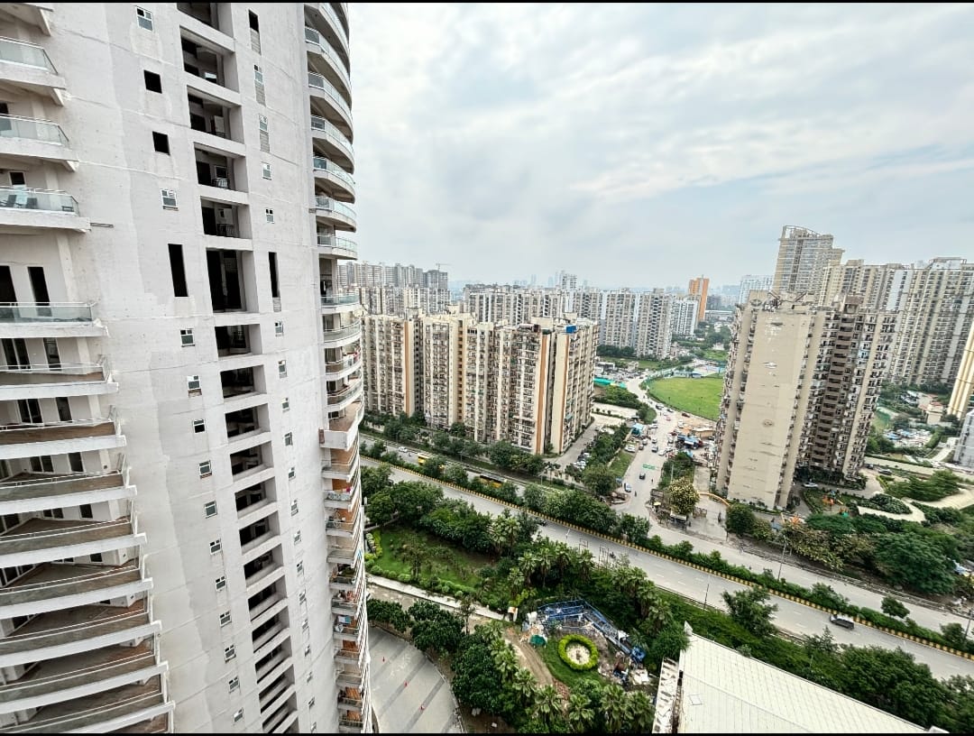 4 BHK + 1 Furnished Flat for Rent in Sector 74, Greater Noida