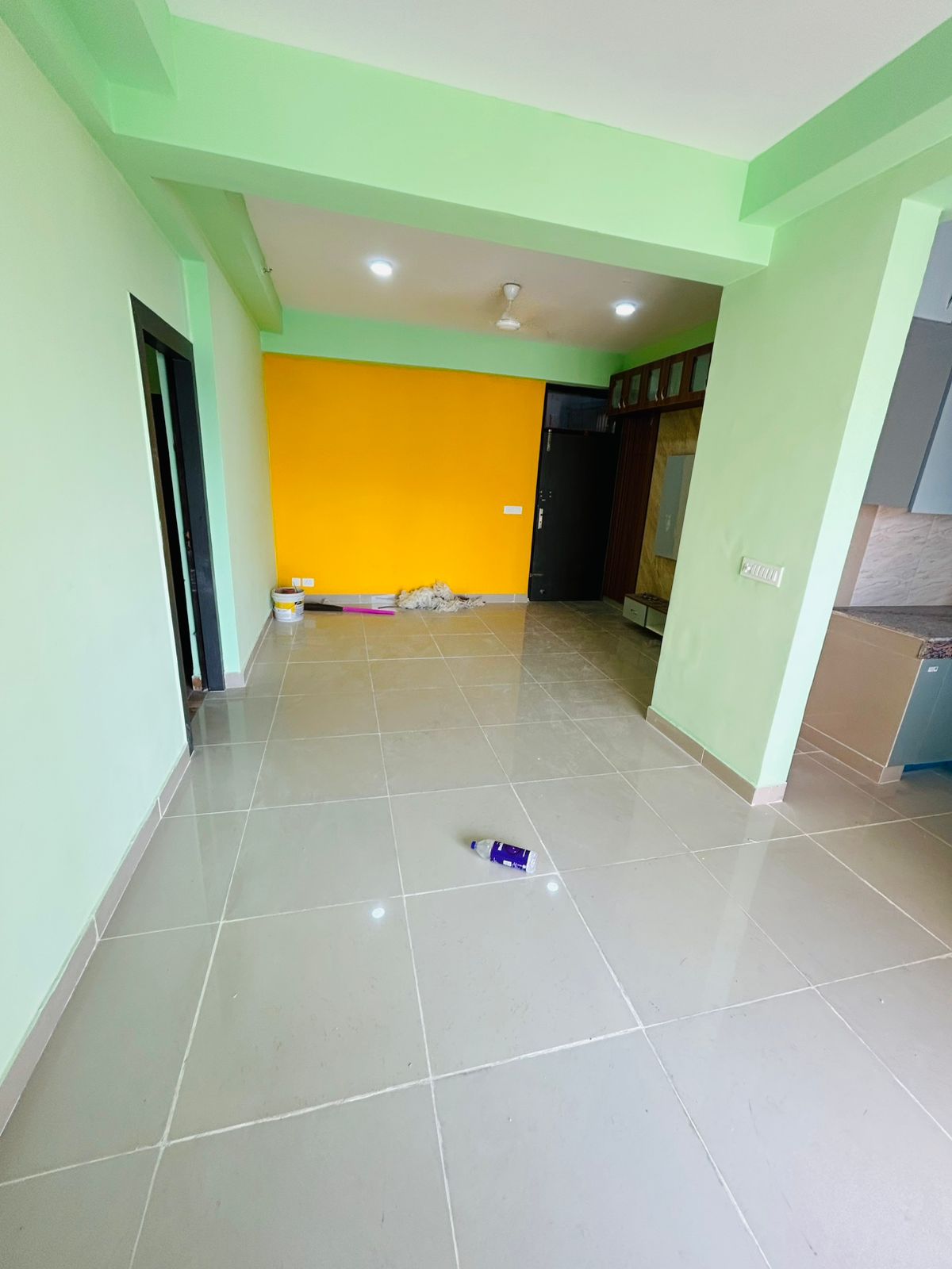 3 BHK Semi Furnished Apartment in Vijayanagar Colony, Greater Noida