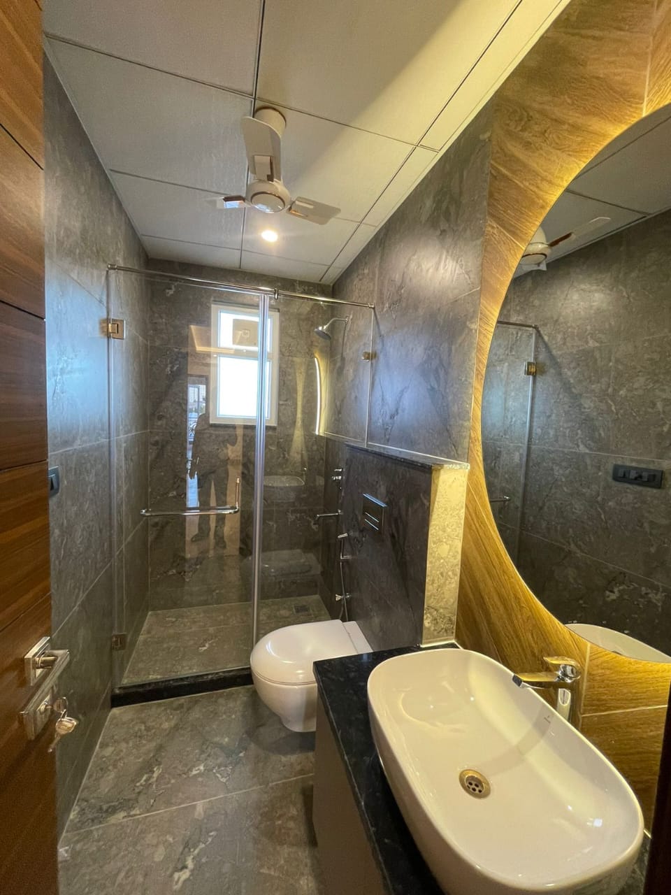 3 BHK Semi Furnished Flat for Rent in Sector 65, Gurugram