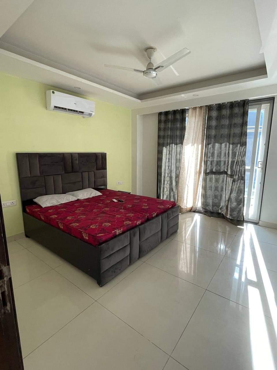 3 BHK Semi-Furnished Flat for Rent in Sector 31, Gurgaon