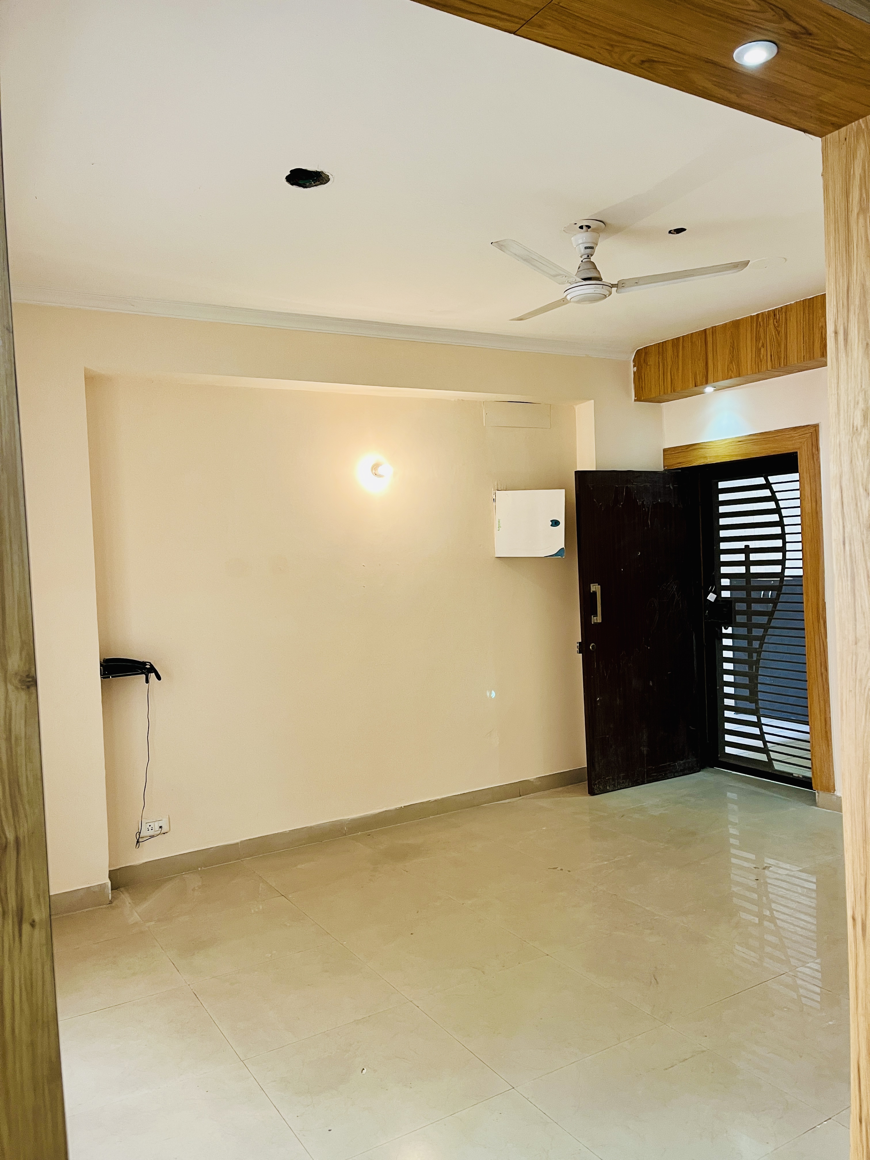 3 BHK Semi Furnished Flat for Rent in Noida