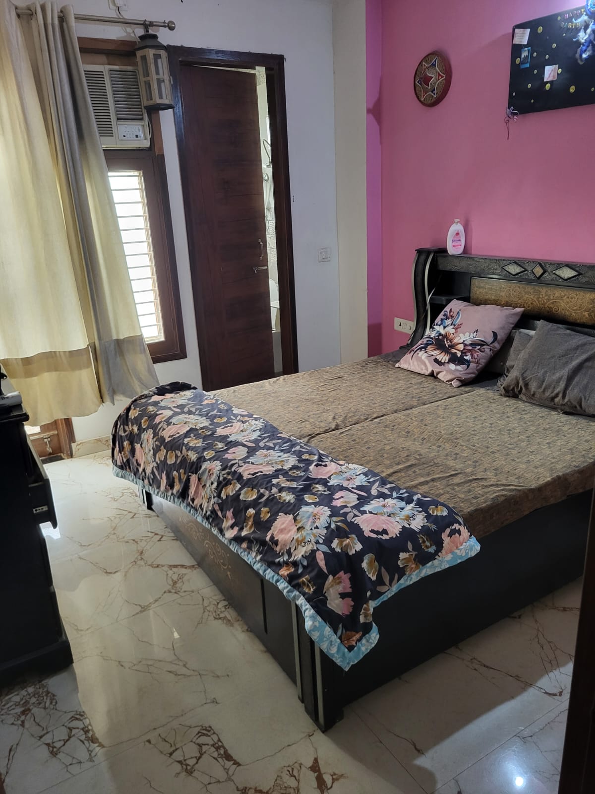 2 BHK Semi-Furnished Flat in Sector 52, Gurgaon