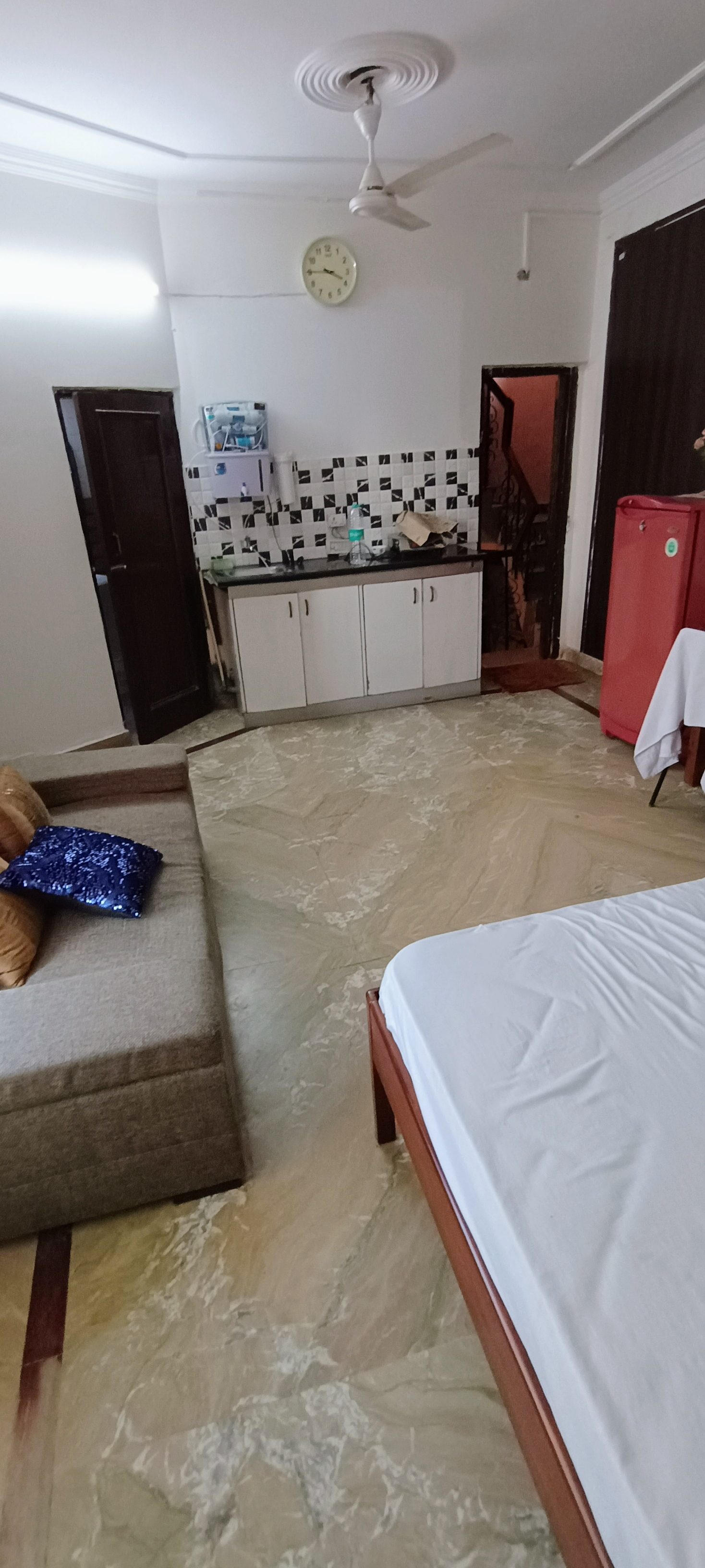 1 RK Fully Furnished Builder Floor for Rent in East of Kailash, Delhi