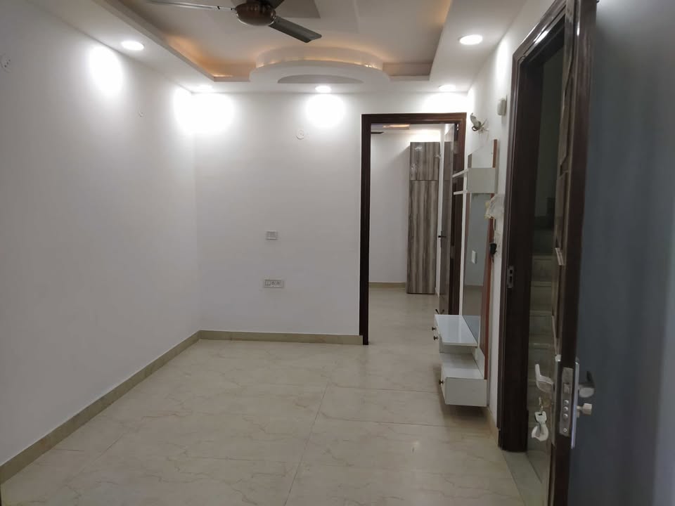 2 BHK Semi-Furnished Flat in Sector 9 Dwarka, Delhi