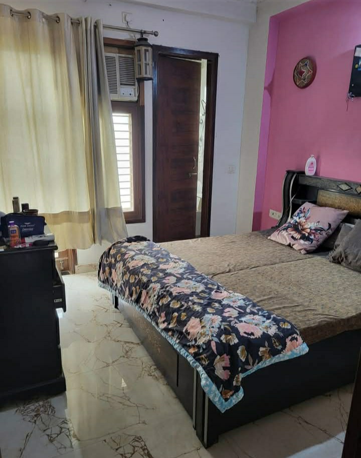 2 BHK Semi-Furnished Flat in Sector 57, Gurugram
