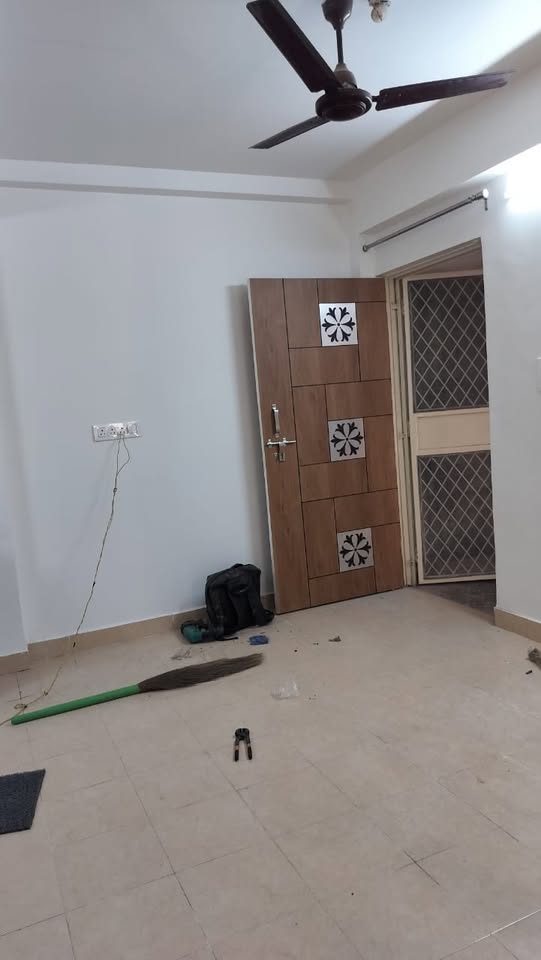 2 BHK Semi-Furnished Flat for Rent in Pochanpur Colony, Dwarka, Delhi