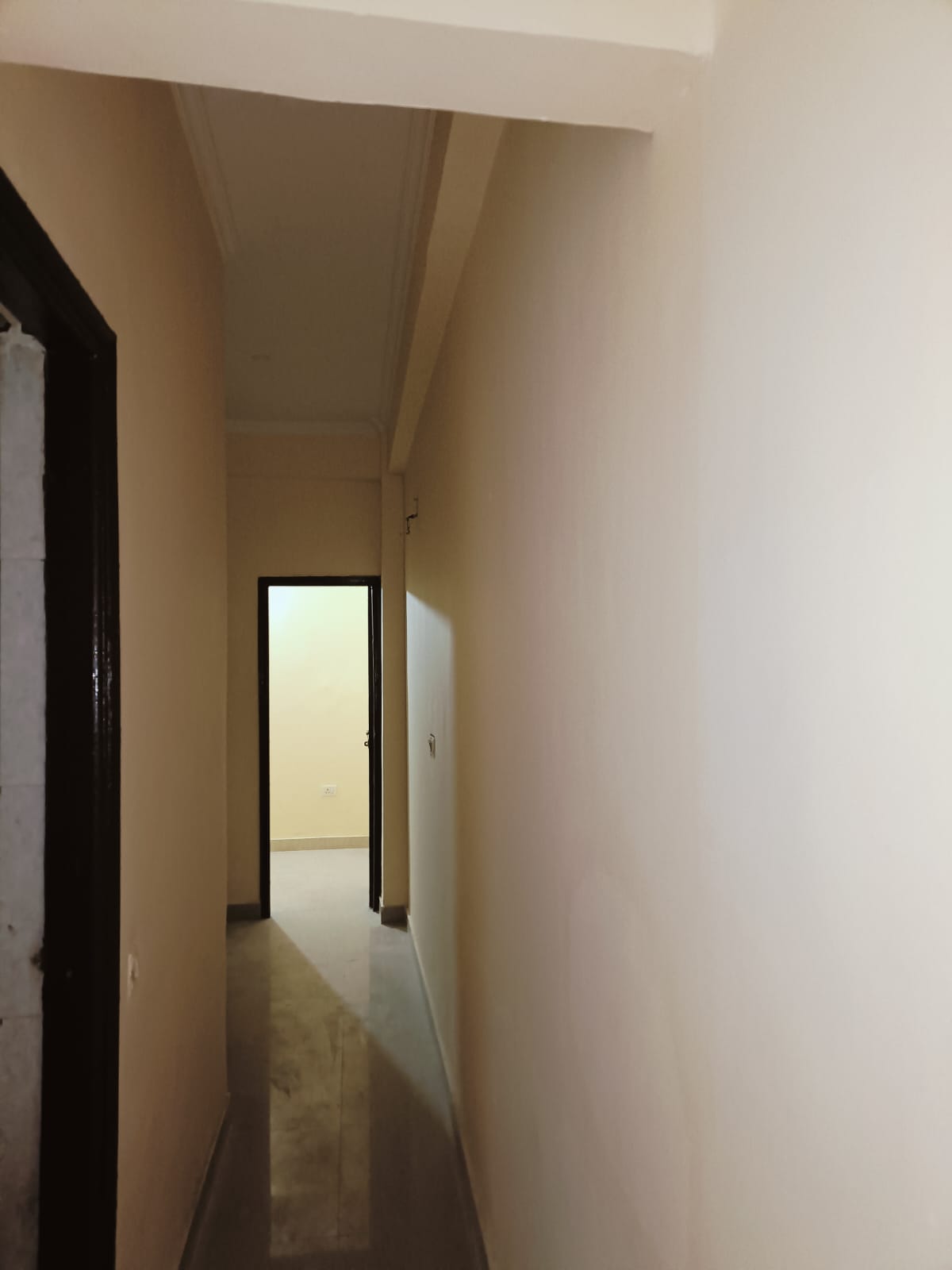 1 BHK Semi-Furnished Flat for Rent in Sector 70, Greater Noida