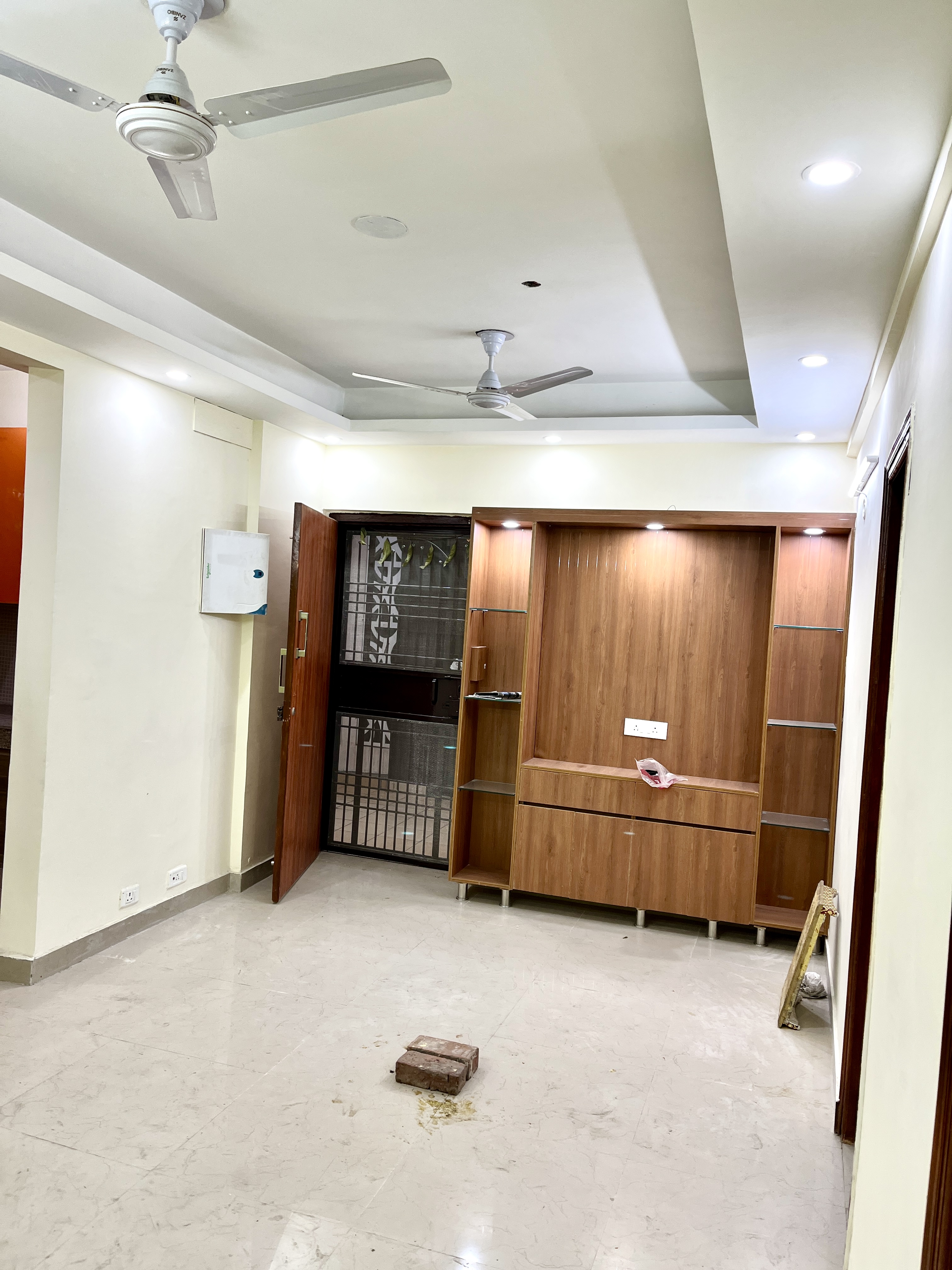 2 BHK Semi Furnished Flat for Rent in Noida