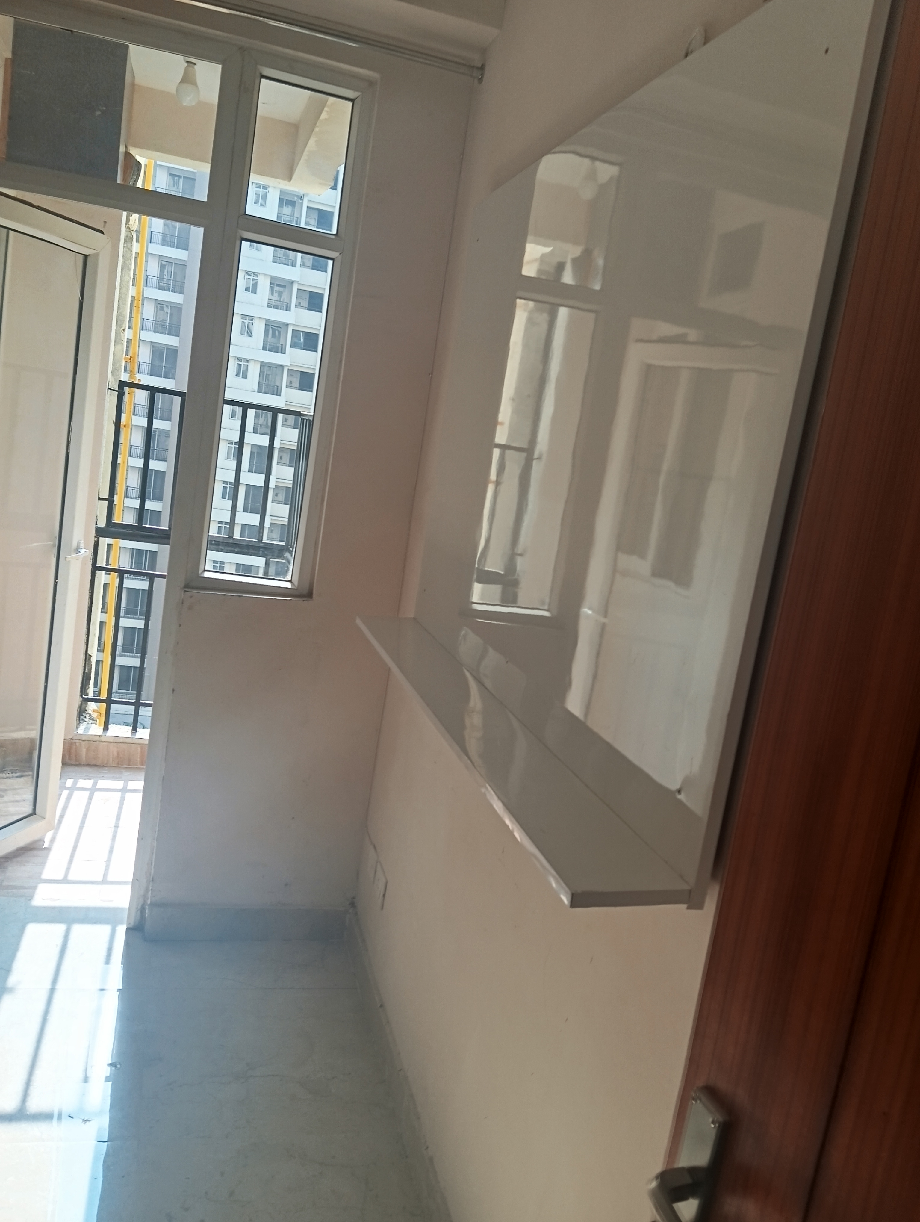 2 BHK Semi Furnished Flat for Rent in Sector 4, Greater Noida