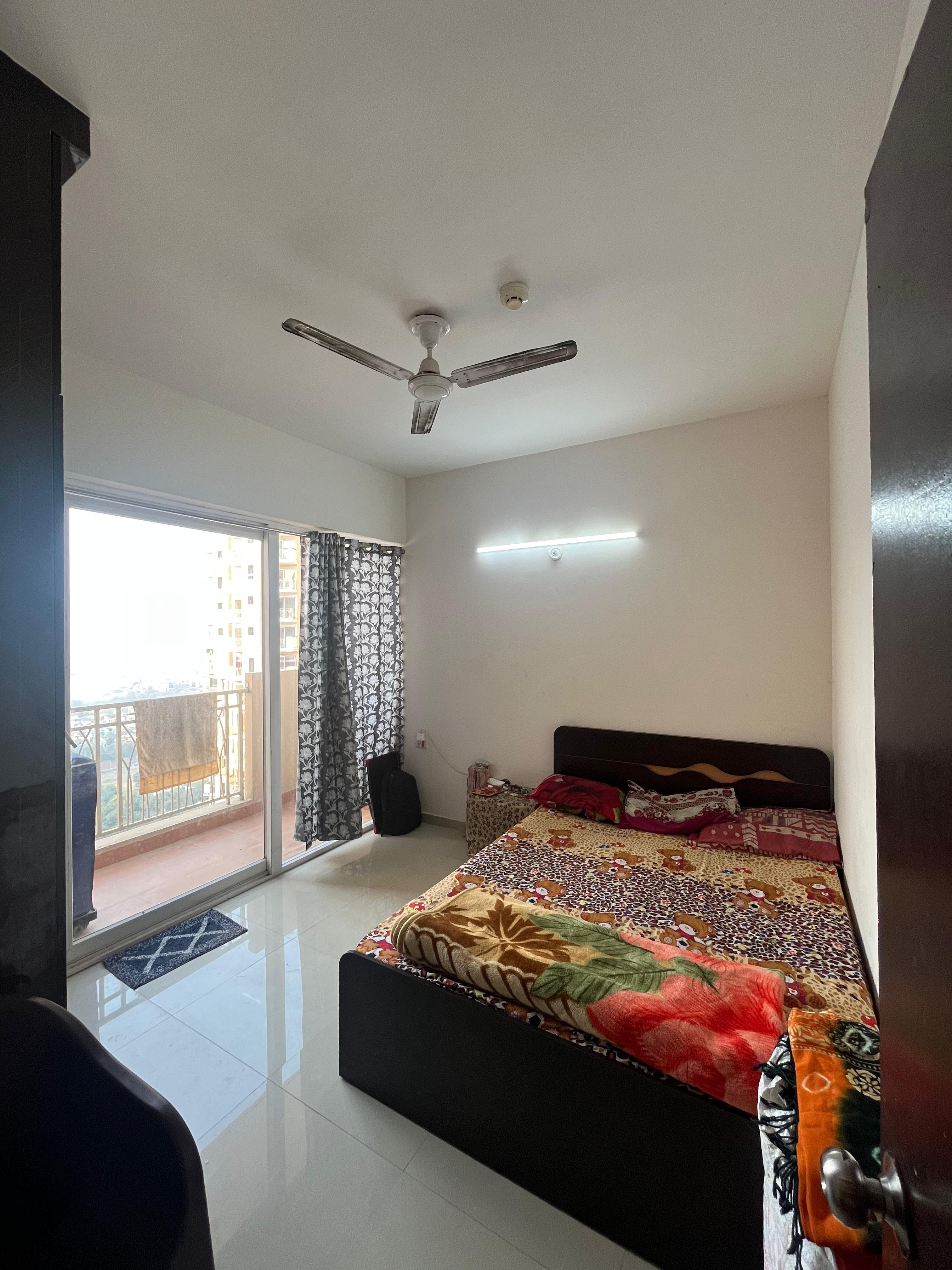 3 BHK Semi-Furnished Apartment for Rent in Gaur City 2, Ghaziabad
