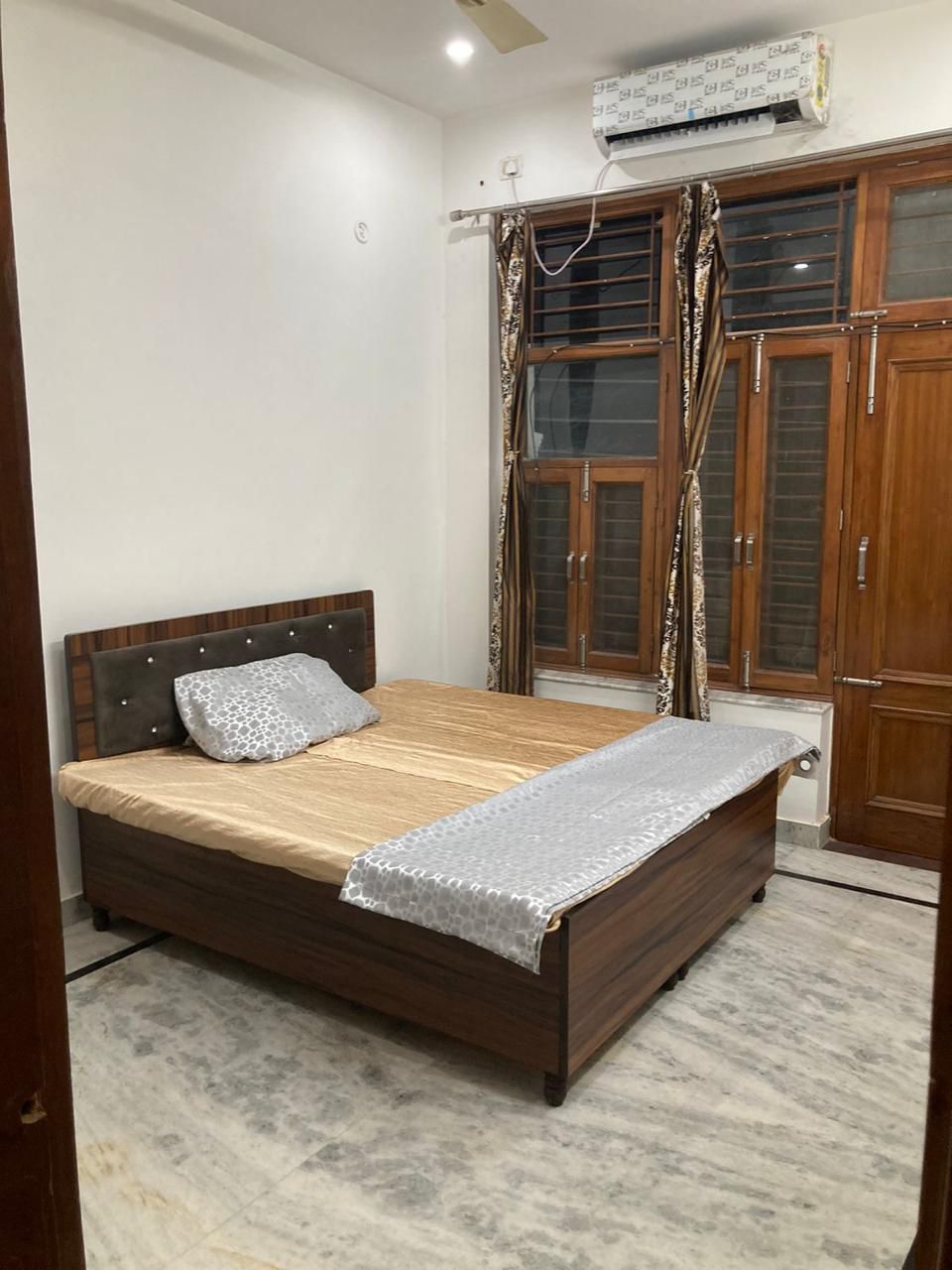 2 BHK Fully Furnished Flat in Sector 43