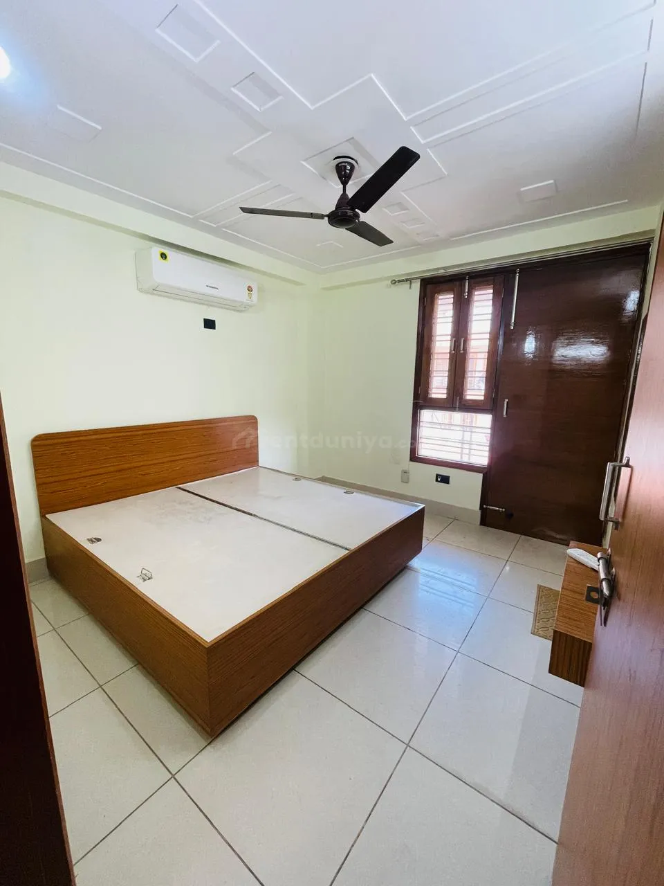 1 BHK Semi Furnished Flat for Rent in Sector 52, Gurugram
