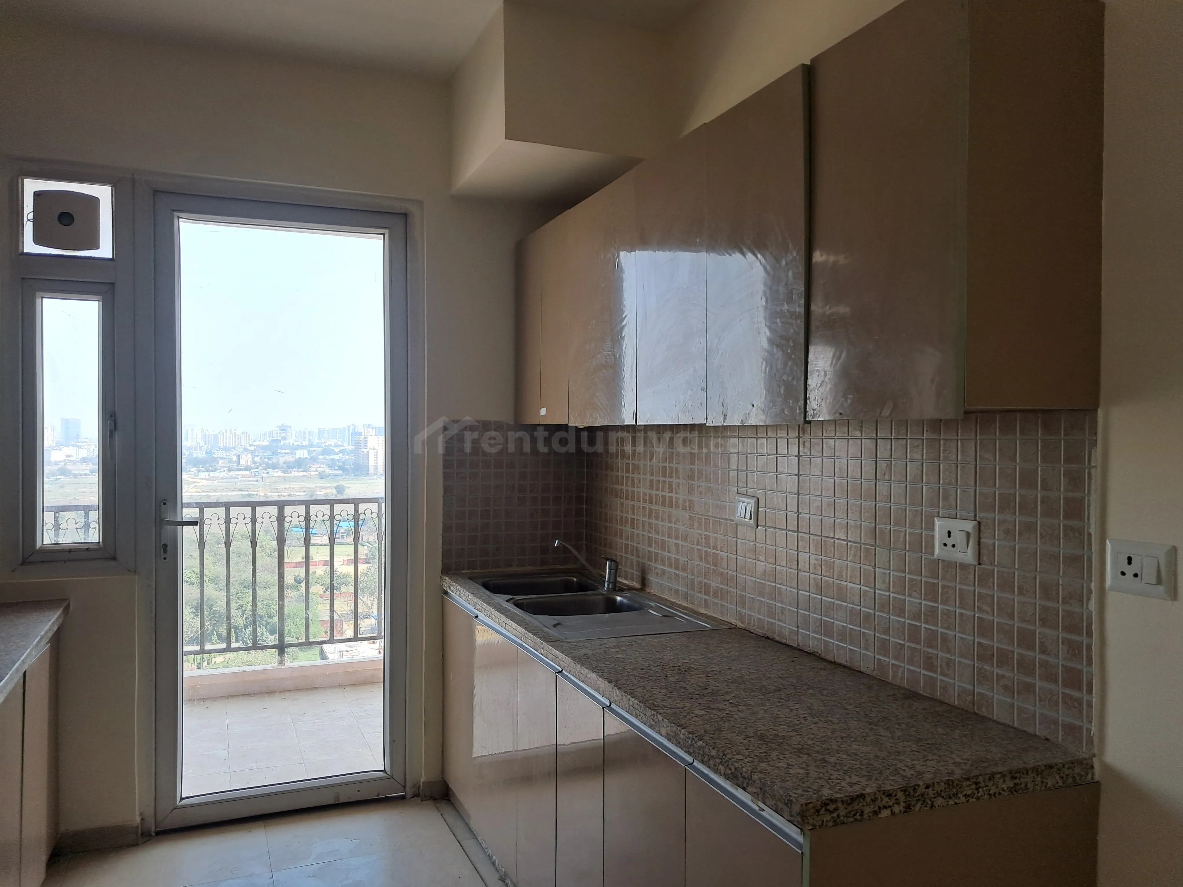 3 BHK Semi-Furnished Flat Rent, Sector 86