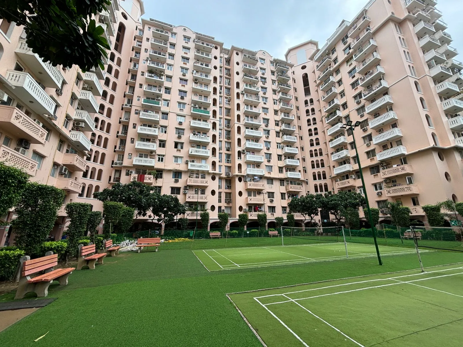 4 BHK Semi Furnished Apartment for rent in Club Dr Gurugram