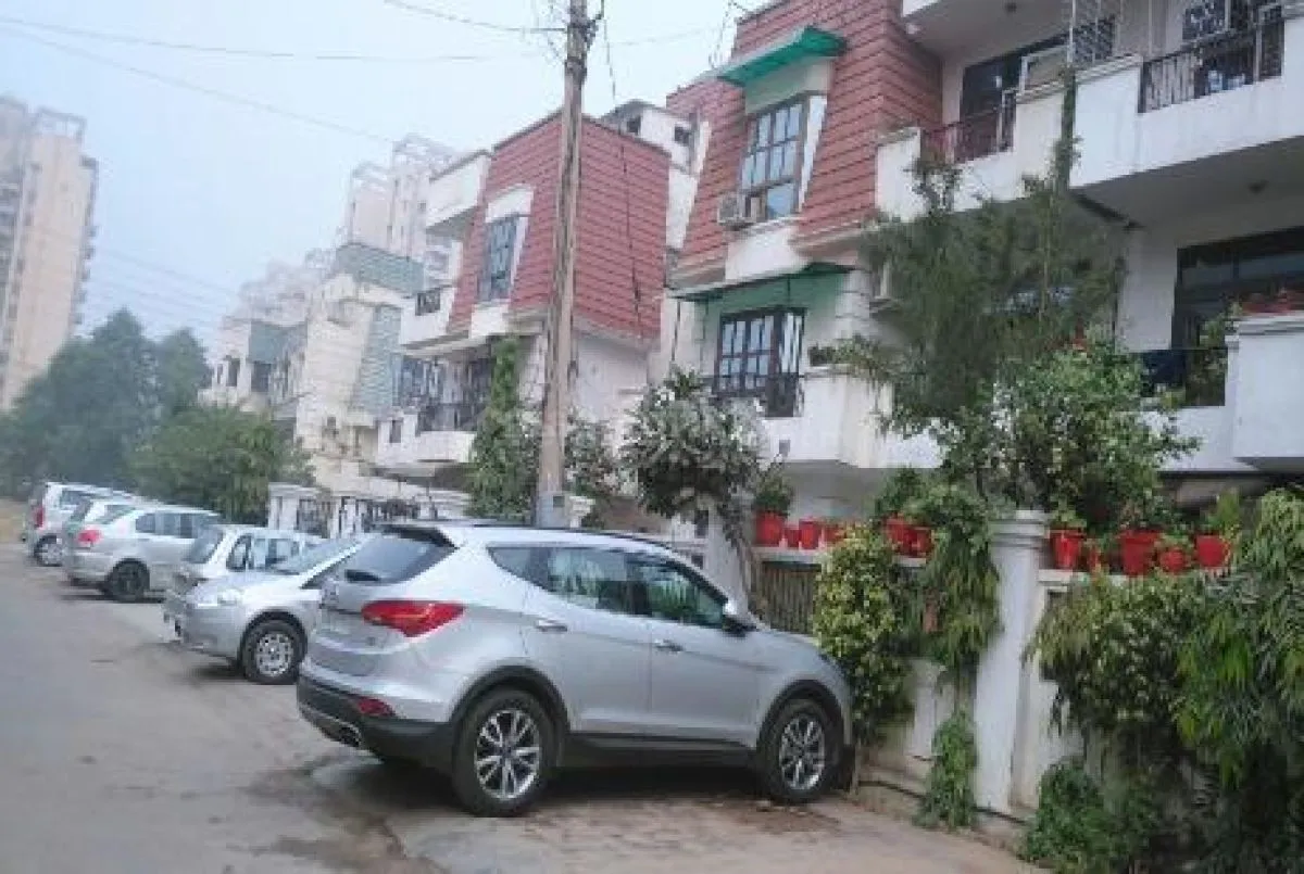 3 BHK Semi Furnished Apartment for rent in Uppal Southend Gurugram